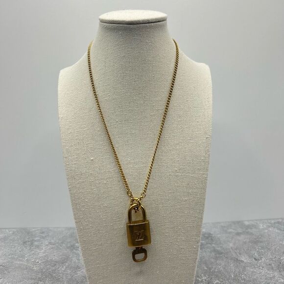 Authentic Louis Vuitton Gold Tone Single Chain Padlock & Key Charm Necklace 326 - Picture 2 of 14